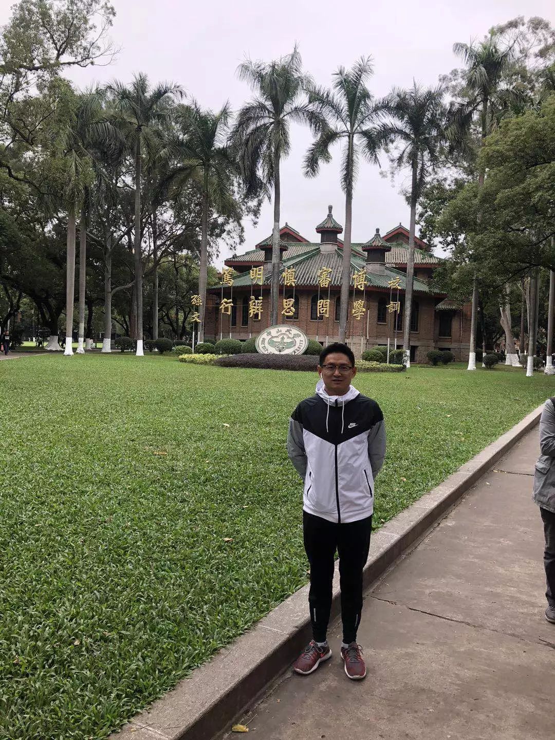球队裁判_美国足球裁判规则_足球裁判法