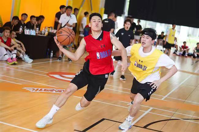 篮球半场回跑规则是什么_篮球半场规矩_篮球半场回场规则