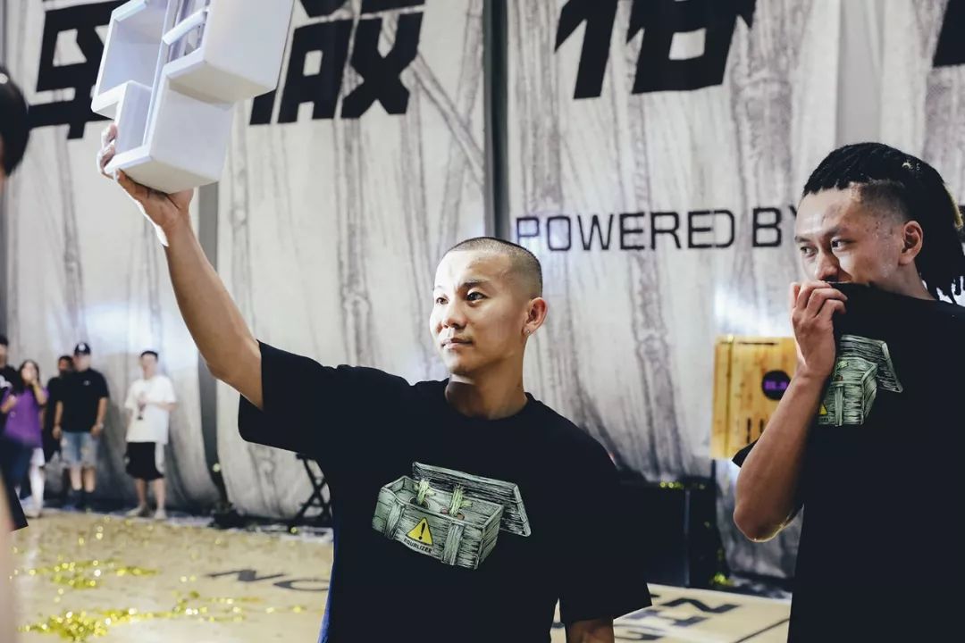 篮球运动员冠军是谁_篮球冠军和普通人打篮球_篮球冠军是